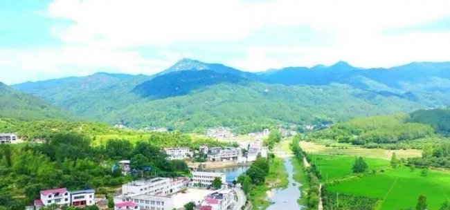 一泓碧水聚民意 两张清单办实事