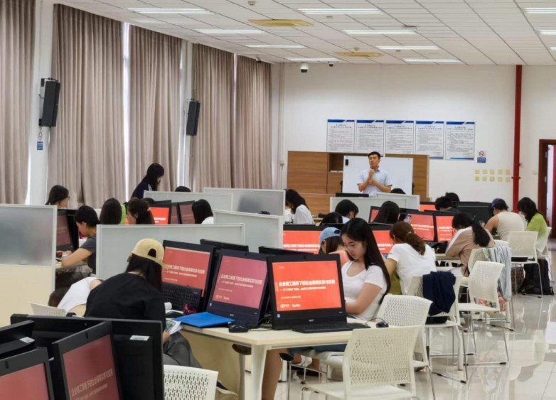 从经办实务到AI创新，众合云科携企业实战案例深入高校课堂，共育人力资源行业未来人才
