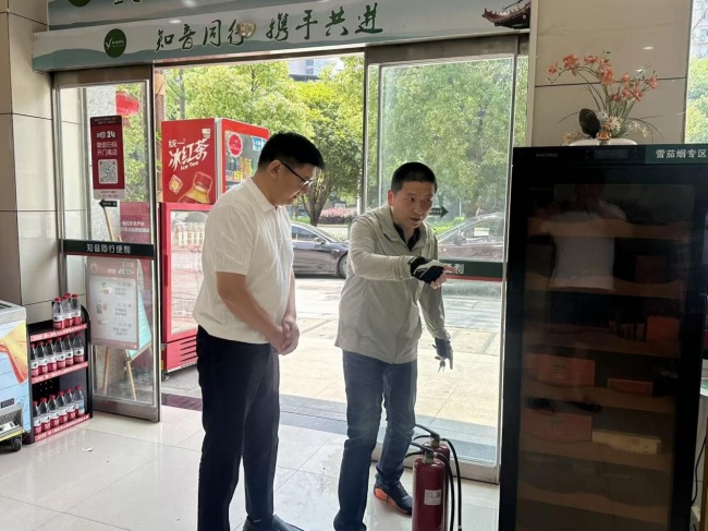 公益在身边 安全在心间——江岸烟草二七管理所织密辖区安全防护网