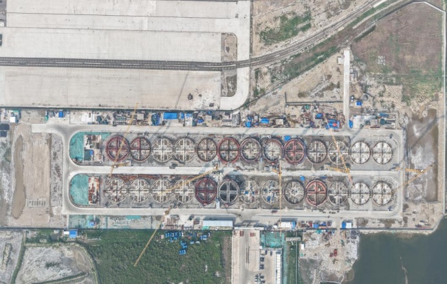 中建八局四公司河北黄骅港粮食物流枢纽项目首仓筒壁及仓底墙滑模浇筑完成